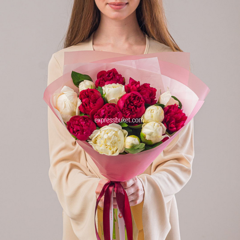 Пионы микс белые+красные