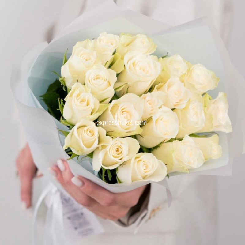 Букет из белых кенийских роз