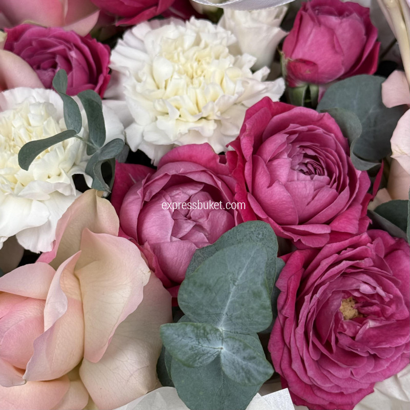 Корзина с цветами 945